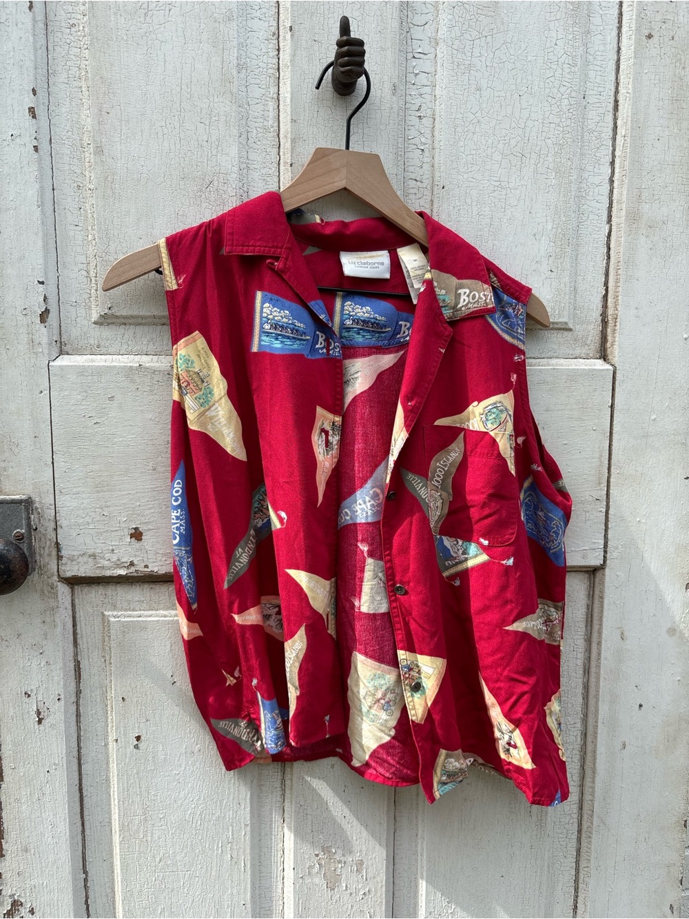 Liz Claiborne Red Sleeveless Button-Up Shirt with Multicolor Pennant Print
